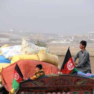 Some of the 360,000 Afghan refugees forced out of Pakistan in the second half of 2016 arrive at the UN refugee agency’s support center outside Kabul after an overnight journey. After living in Pakistan for decades, returning refugees hire trucks to transp
